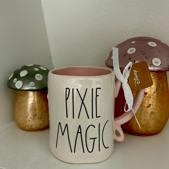 Brand new Rae Dunn Disney🧚 PIXIE MAGIC 🪄 Coffee mug 🧚‍♀️ TINKER BELL - Picture 3 of 5
